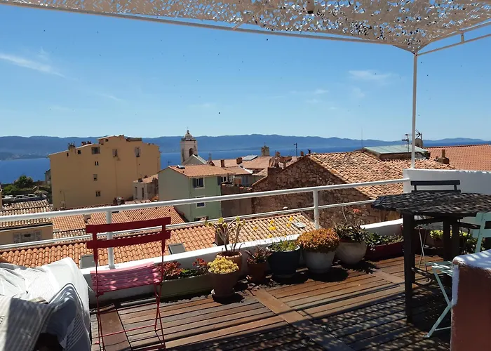 T4 Terrasses Vieille Ville, * Ajaccio (Corsica)